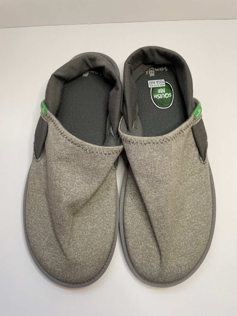 NWOT Sanuk Gray 'Squish Me' Slip-On Slippers.  Size 8 - Picture 2 of 4
